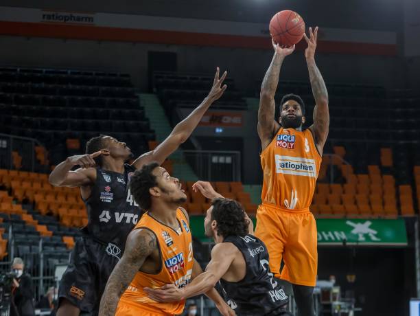 更因其个人 更因其个人